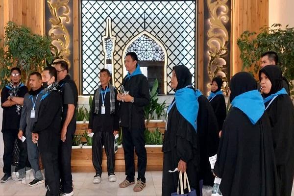 زائران شیعه تایلندی که برای زیارت اربعین حسینی به حرم مطهر رضوی مشرف شدند