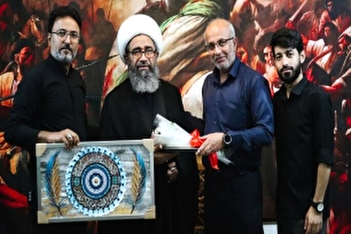 تجلیل از چهره ماندگار احیای روضه‌های خانگی در محله الشهدا بندرعباس