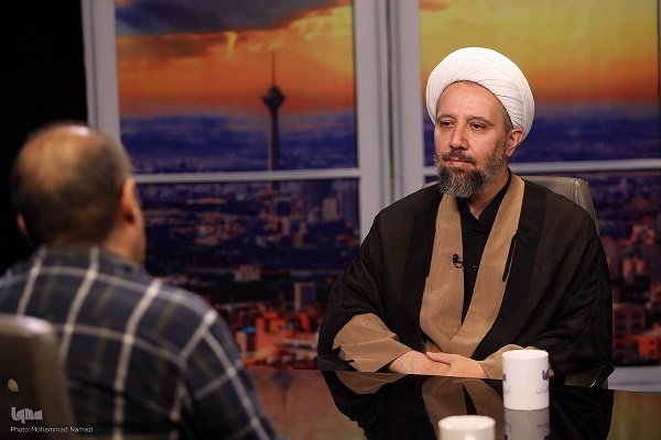 سرچشمه ققنوس اتحاد و عزت ایرانی در نهضت حسینی است + فیلم