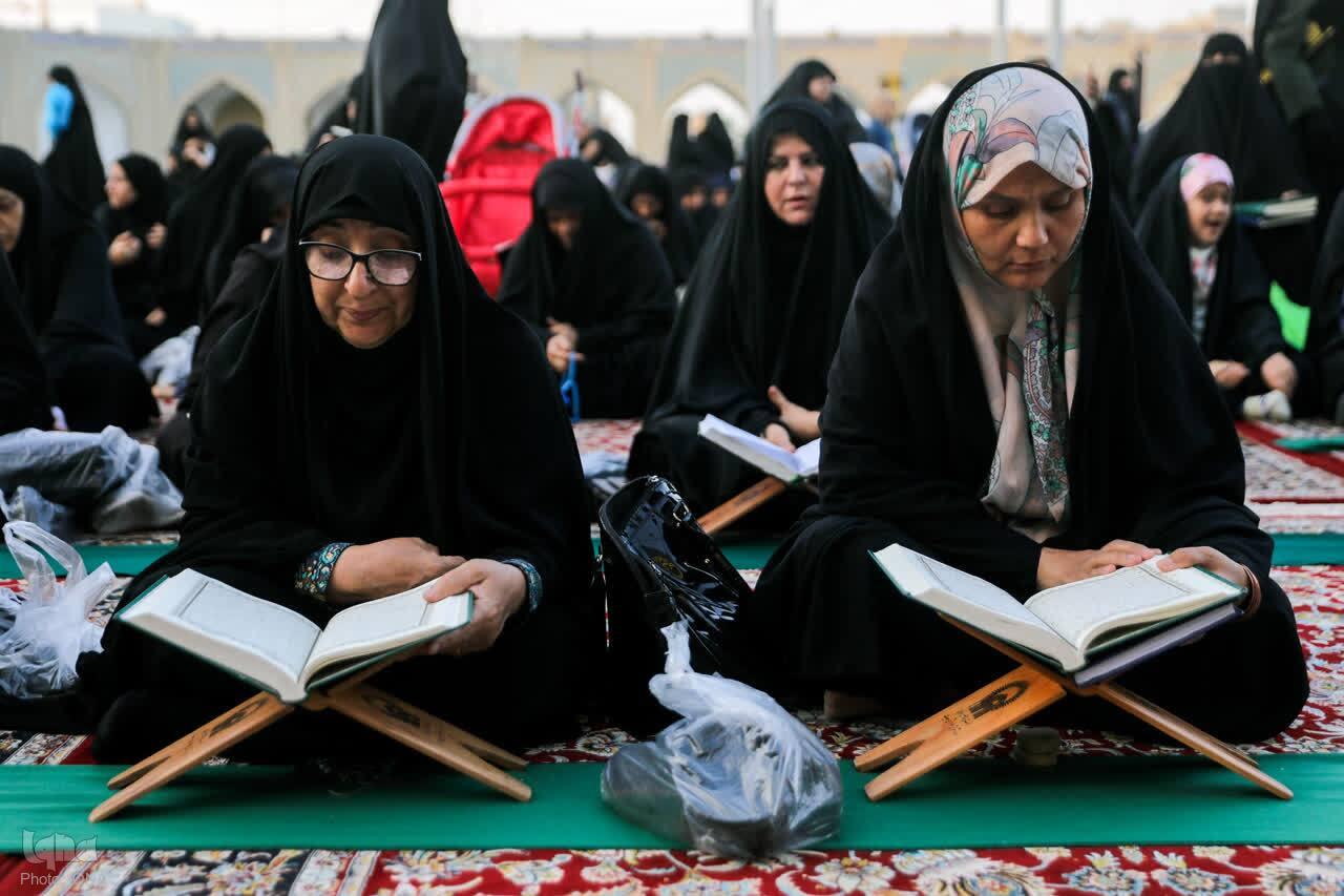 برگزاری محفل قرآنی زائران غیرایرانی در حرم مطهر رضوی برگزار شد