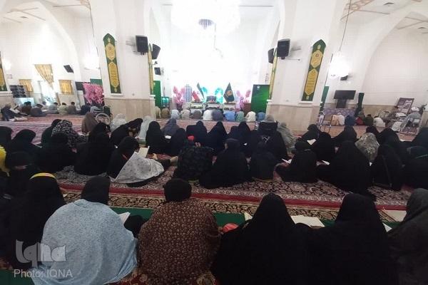 برگزاری محفل قرآنی زائران غیرایرانی در حرم مطهر رضوی برگزار شد