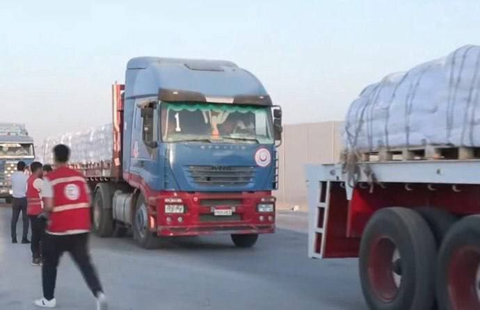 کامیونهای مصری حامل کمکهای بشردوستانه راهی غزه شدند کامیونهای مصری حامل کمکهای بشردوستانه راهی غزه شدند