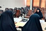تکریم همسر شهید اقتدار کاشان در آزمون اعطای مدرک تخصصی حفظ
