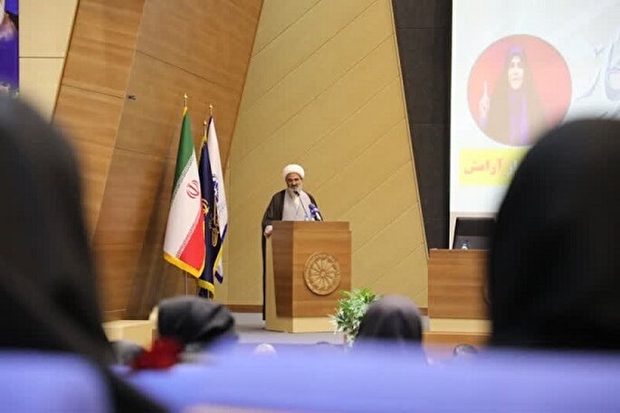 خبرنگاران در بیان خبر درست شجاعت داشته باشند