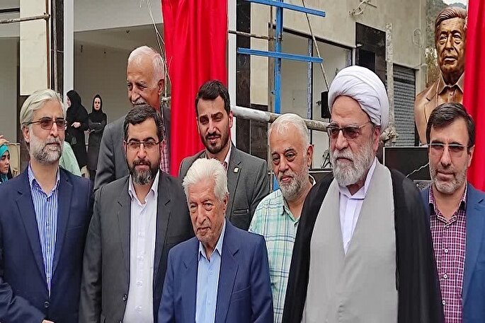 رونمایی از سردیس و یادمان واقف بزرگ حوزه سلامت در بهشهر