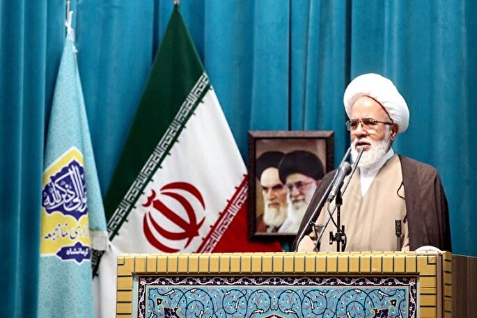 اساس تربیت را خانواده تشکیل می‌دهد