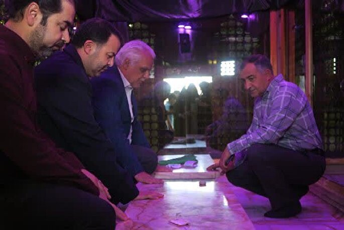 آیین غبارروبی قبور امامزادگان حلیمه و حکیمه خاتون شهرکرد+ عکس