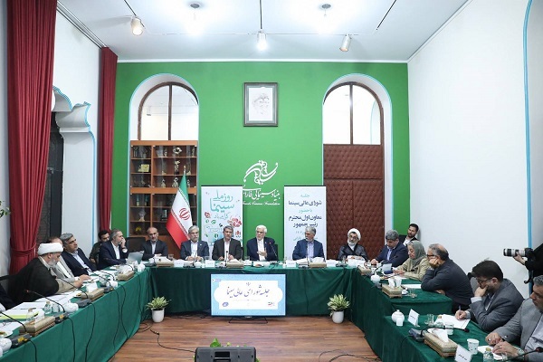 جلسه عارف با اعضای شورای عالی سینما جلسه عارف با اعضای شورای عالی سینما