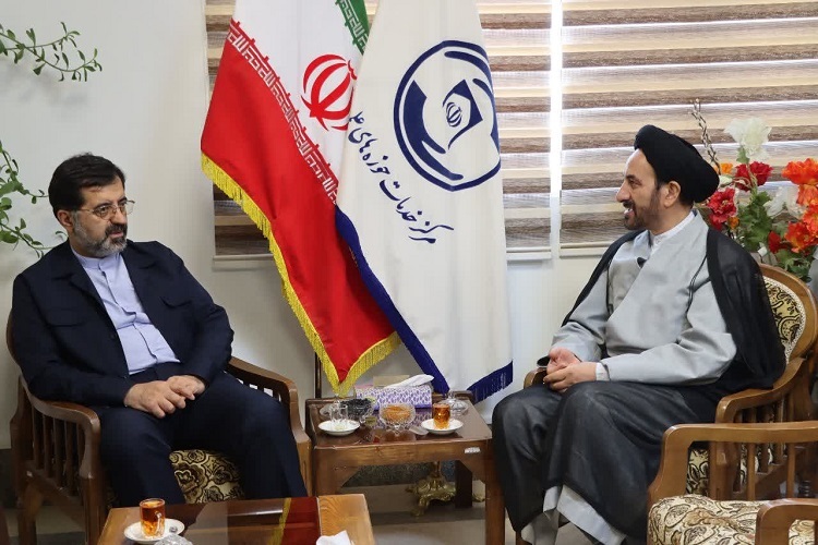 ارسال/ تأکید استاندار قم و رئیس مرکز خدمات حوزه‌ برای رفع مشکلات طلاب