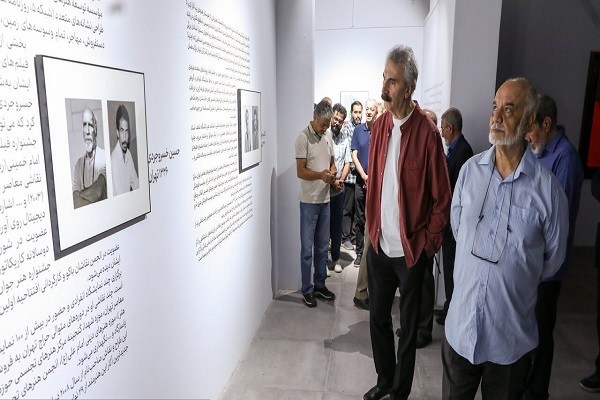 نمایشگاه «سبز و سپید و سرخ» بیانیهای نمادین از هویت ایرانی ـ اسلامی شد نمایشگاه «سبز و سپید و سرخ» بیانیهای نمادین از هویت ایرانی ـ اسلامی شد