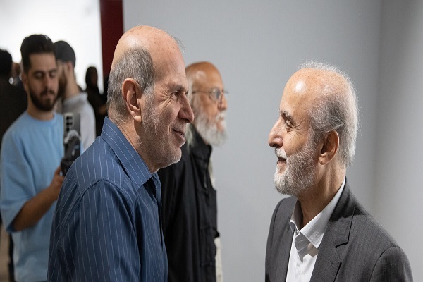 نمایشگاه «سبز و سپید و سرخ» بیانیهای نمادین از هویت ایرانی ـ اسلامی شد نمایشگاه «سبز و سپید و سرخ» بیانیهای نمادین از هویت ایرانی ـ اسلامی شد