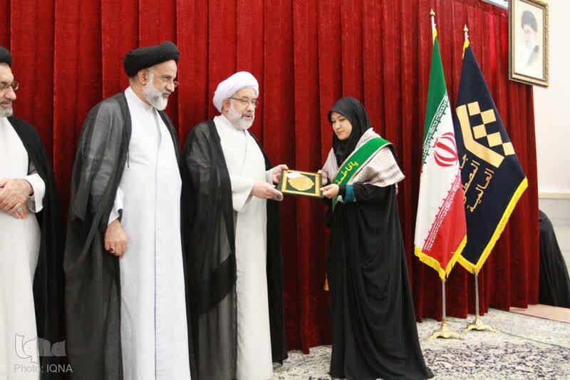 آیین آغاز سال جدید تحصیلی مجتمع عالی بنت الهدی برگزار شد/تقدیر از ممتازان