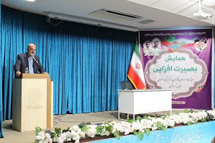 بصیرت‌افزایی؛ راهبردی اساسی در مقابله با هجمه‌های دشمنان