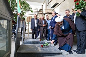 عکس | غبارروبی گلزار شهدا به مناسبت هفته دولت