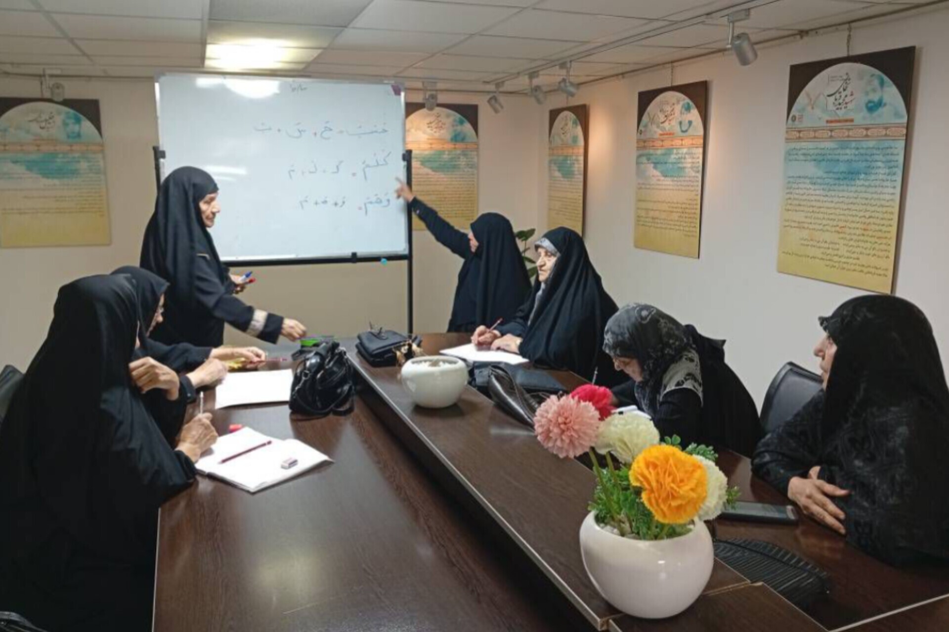 کلاس آموزش قرآن در فرهنگسرای رضوان