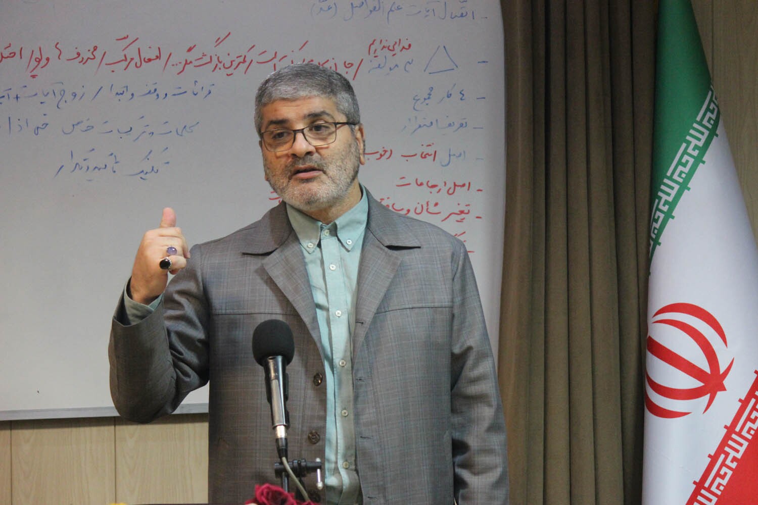 جلسه ارتقای حافظان ممتاز قرآن کریم برگزار شد + عکس