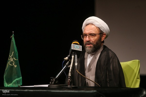 مراسم رونمایی از کتاب《 دانشنامه مولفان مهدوی》برگزار شد// خانم آرام