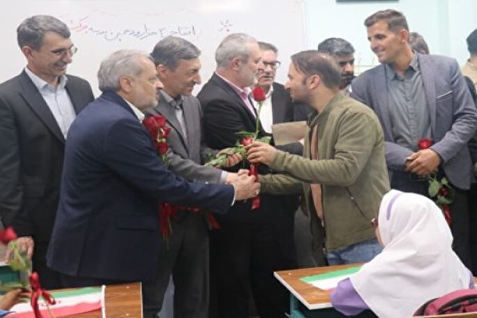 تقویت روحیه ایمان و افتخار در دانش‌آموزان با معرفی شهدای هسته‌ای