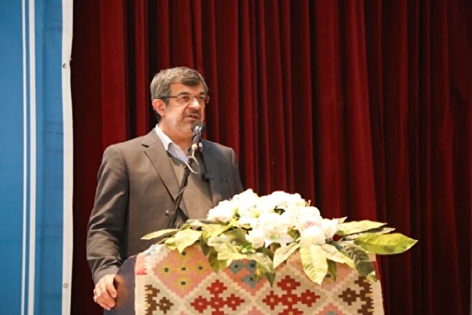 قدرشناسی از انسان‌های فرهیخته درس الهی است