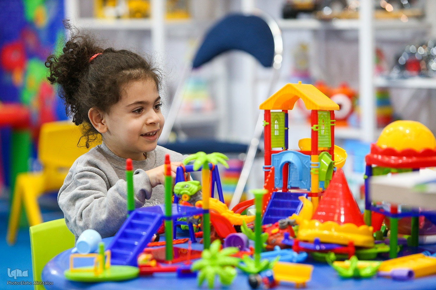 کودکی در گذر زمان؛ از کوچه‌های خاکی تا دنیای دیجیتال