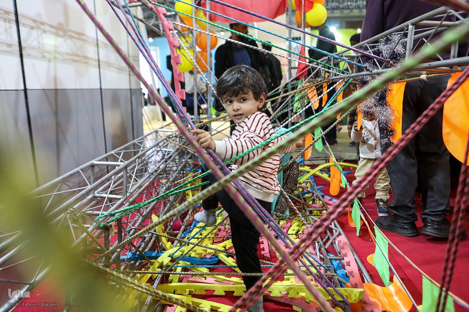 کودکی در گذر زمان؛ از کوچه‌های خاکی تا دنیای دیجیتال