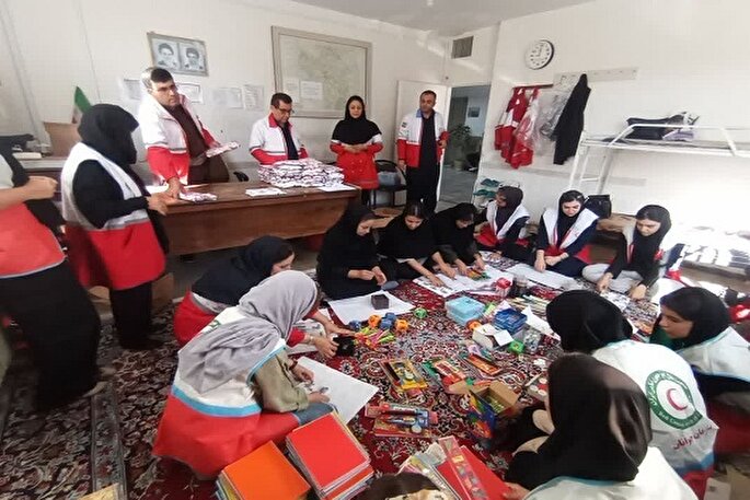 توزیع ۱۱۴۲ لوازم‌التحریر در مناطق کم‌برخوردار کردستان