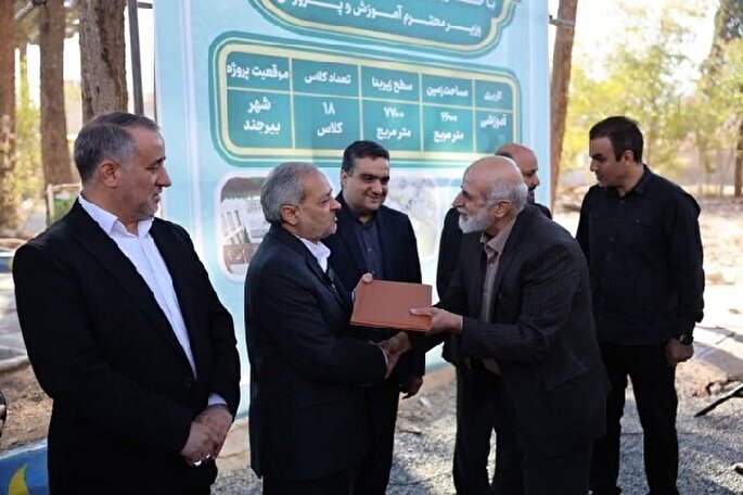 ترکیب فرهنگ ایرانی ـ اسلامی و مسئولیت اجتماعی، الگویی نو برای مدرسه‌سازی است