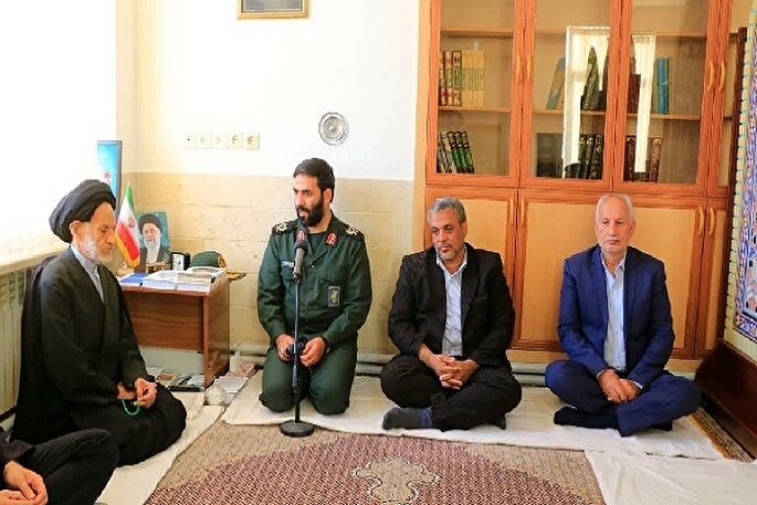 اصناف پای انقلاب اسلامی ایستاده‌اند