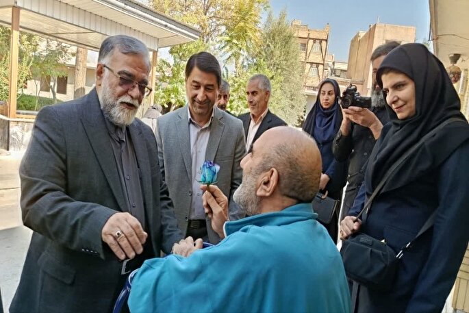 سالمندان الگوهای صبر، تلاش و انسانیت‌ هستند