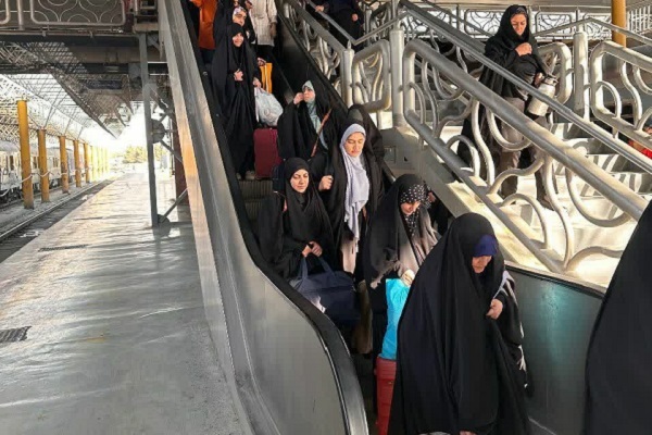 قرائت جمعی از بانوان حافظ قرآن مرکز رسالت تهران در آستان قدس رضوی