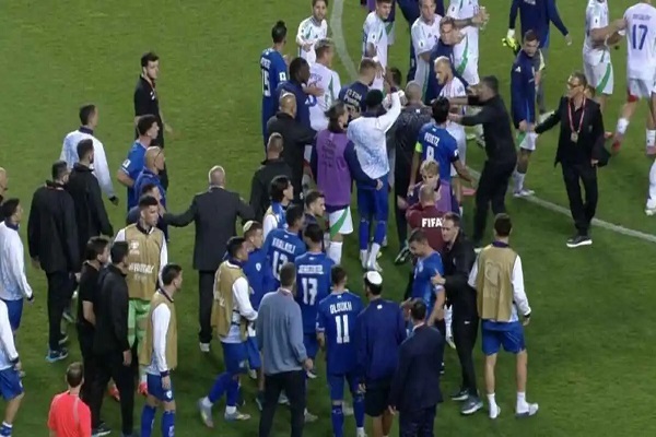 درگیری پلیس ایتالیا با حامیان فلسطین پیش از برگزاری مسابقه فوتبال درگیری پلیس ایتالیا با حامیان فلسطین پیش از برگزاری مسابقه فوتبال