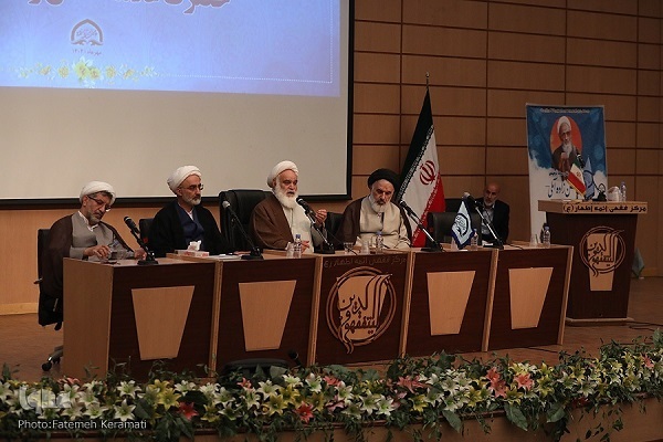 فقه بدون سلوک، جامعه را به مدینه نفاق میکشاند فقه بدون سلوک، جامعه را به مدینه نفاق میکشاند