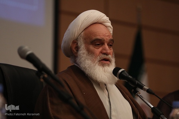 فقه بدون سلوک، جامعه را به مدینه نفاق میکشاند فقه بدون سلوک، جامعه را به مدینه نفاق میکشاند