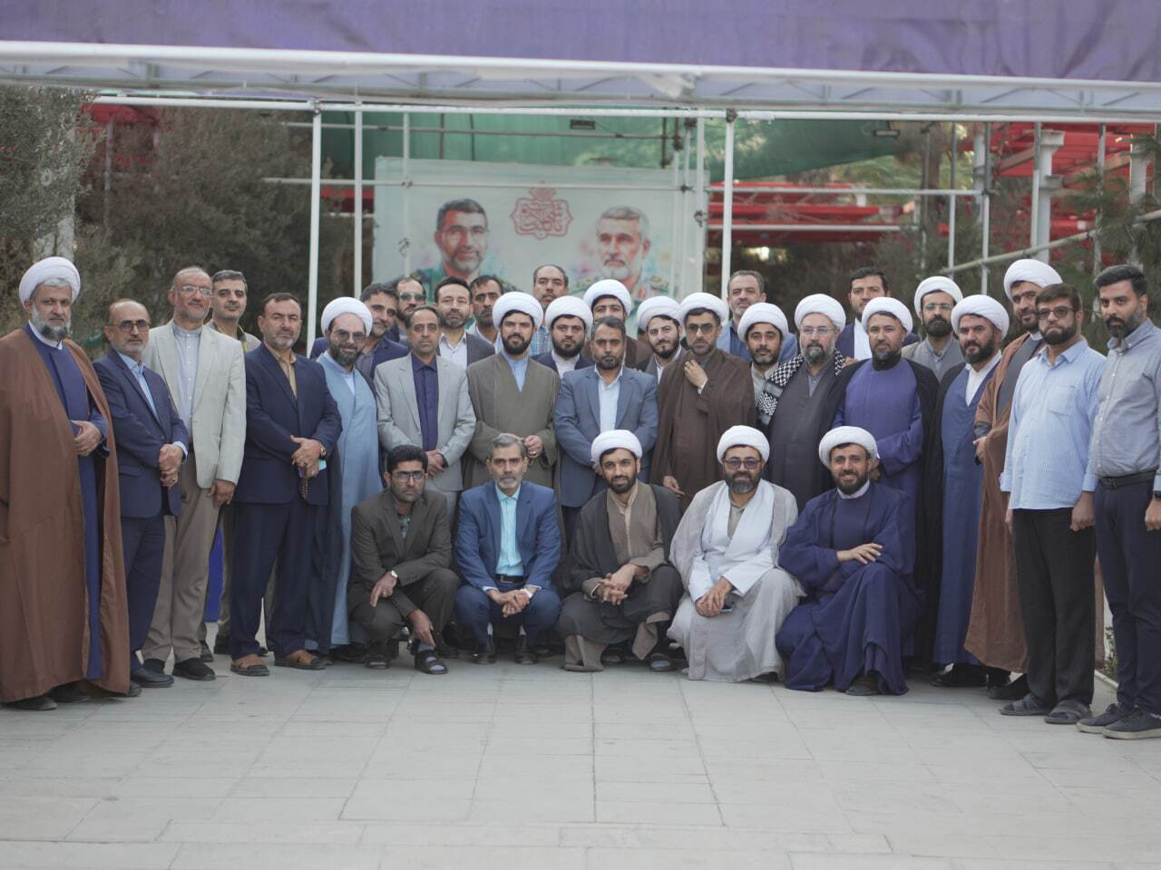 تأکید بر تدبّر و مردمیسازی فعالیتهای قرآنی تأکید بر تدبّر و مردمیسازی فعالیتهای قرآنی