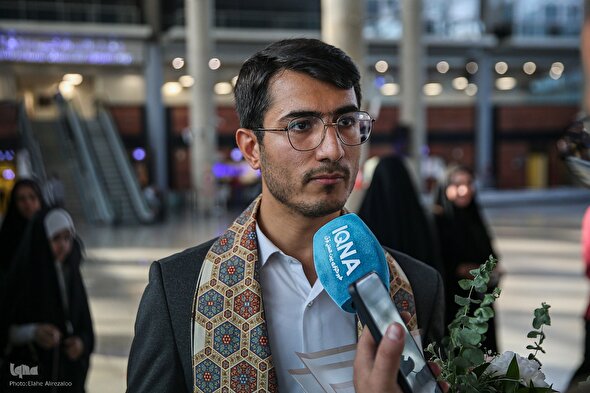 فیلم | استقبال از «اسحاق عبدالهی» نفر اول مسابقات روسیه در فرودگاه امام (ره)