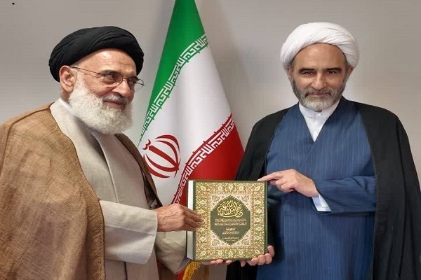 کتاب «تمام نهج البلاغه» افق‌های تازه‌ای را پیش روی پژوهشگران شیعه و سنی می‌گشاید