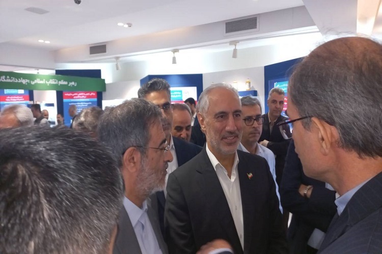 بازدید رئیس سازمان برنامه و بودجه از نمایشگاه دستاوردهای جهاددانشگاهی