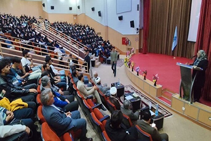 دانشجوی علوم پزشکی، دانایی را با مسئولیت انسانی همراه کند