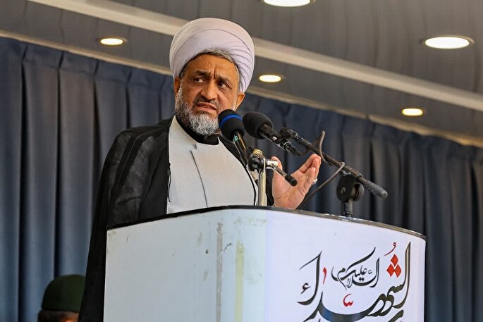 عظمت ملت ایران مرهون خون شهیدان و هدایت امامین انقلاب است