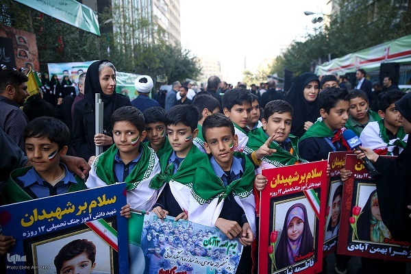 نسل امروز؛ ادامهدهنده راه کسانی که برای ایران ایستادند نسل امروز؛ ادامهدهنده راه کسانی که برای ایران ایستادند