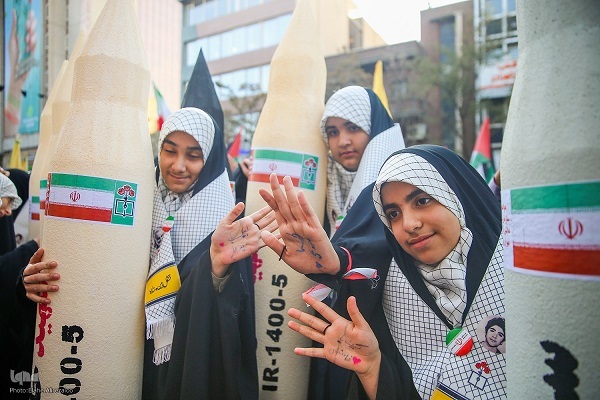 نسل امروز؛ ادامهدهنده راه کسانی که برای ایران ایستادند نسل امروز؛ ادامهدهنده راه کسانی که برای ایران ایستادند