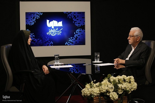 خانم آرام 21 آبان / سید صدرالدین طاهری پرونده حکمت و فلسفه//تفکر فلسفی؛ از دانایی عمومی تا خودآگاهی انسانی خانم آرام 21 آبان / سید صدرالدین طاهری پرونده حکمت و فلسفه//تفکر فلسفی؛ از دانایی عمومی تا خودآگاهی انسانی