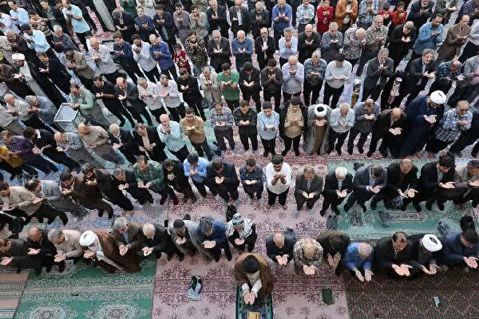 عکس | اقامه نماز طلب باران در شهرکرد