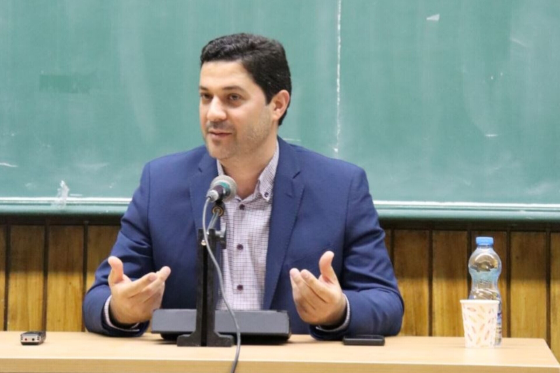 گفتار درباره فرهنگ بدون فهم بنیادهای متافیزیکی ممکن نیست گفتار درباره فرهنگ بدون فهم بنیادهای متافیزیکی ممکن نیست