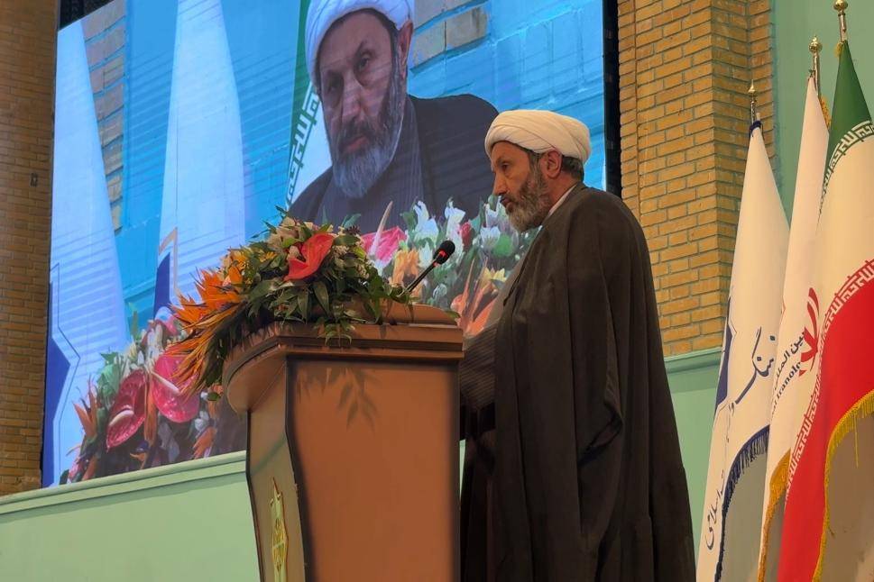 تأکید بر تداوم فرهنگی و تمدنی ایران قبل و بعد از اسلام