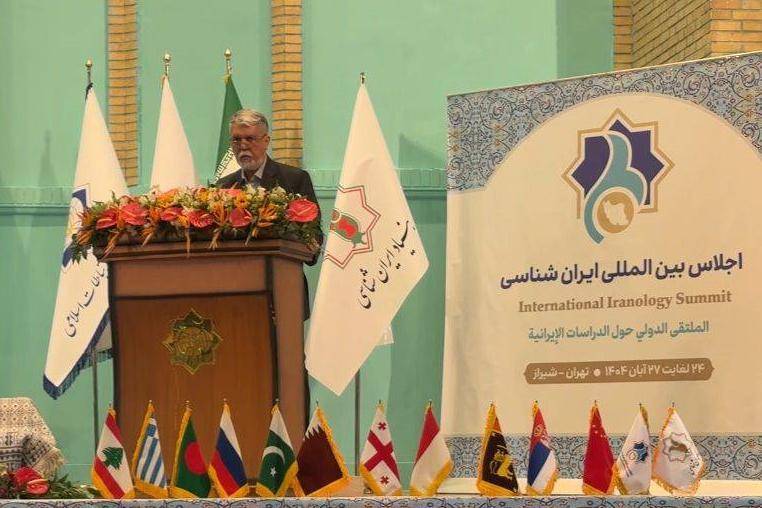 تأکید بر تداوم فرهنگی و تمدنی ایران قبل و بعد از اسلام