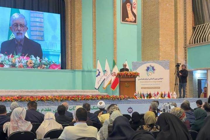 تأکید بر تداوم فرهنگی و تمدنی ایران قبل و بعد از اسلام