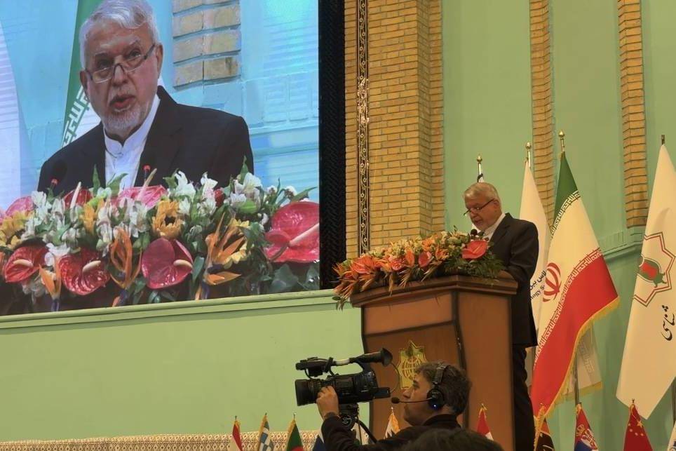 تأکید بر تداوم فرهنگی و تمدنی ایران قبل و بعد از اسلام