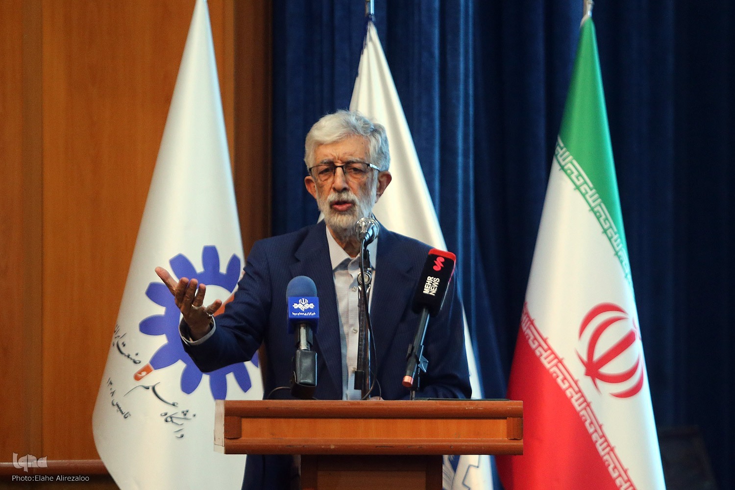 جامعیت استاد فتحالله مجتبایی در زبانشناسی