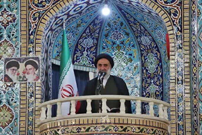 تحسین امام جمعه شهرکرد از فعالیت زنان با رعایت حجاب در اجتماع